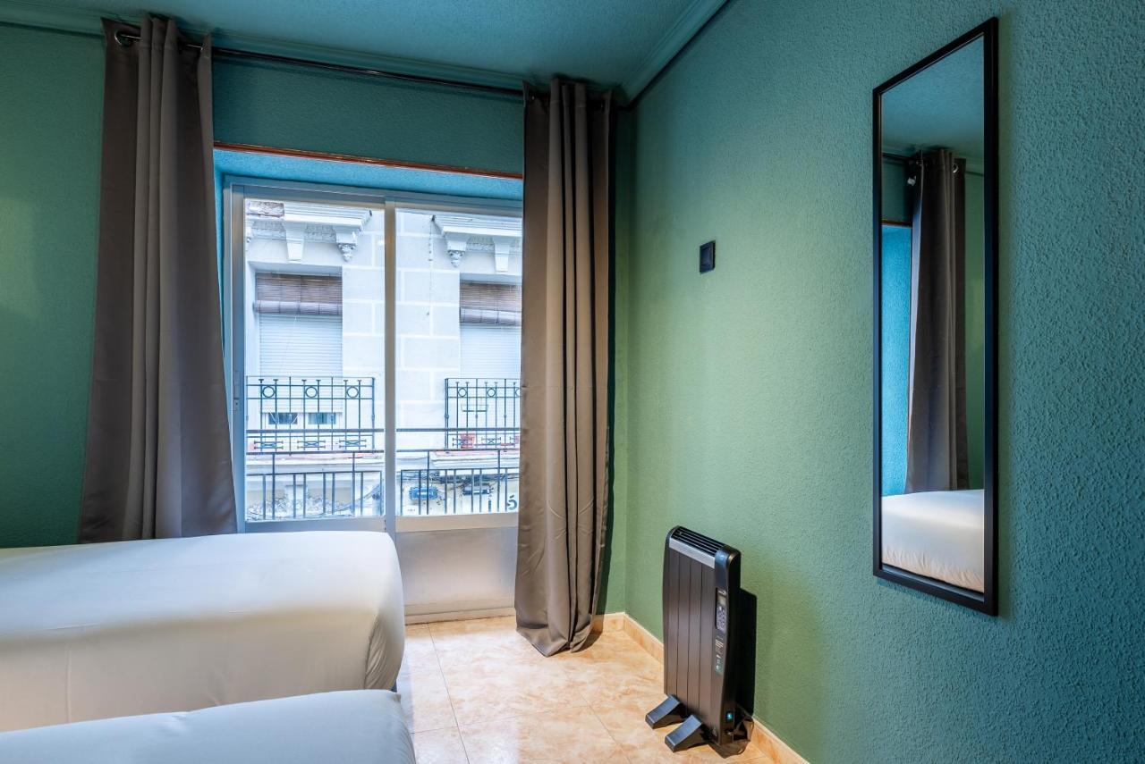 Ideal Hostel Madrid Exterior photo